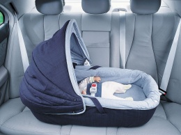 Ученые: Младенцы могут чувствовать удушье из-за длительного нахождения в машине