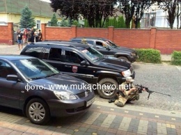 Бандитов в Мукачево окружили и поставили ультиматум (ВИДЕО)