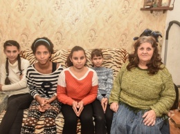Ситуация вокруг семьи Мартыновых: мэрия решила отобрать четырех детей, женщина обратилась в суд