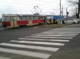 На Салтовке трамвай протаранил "легковушку"
