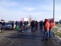В Черновцах владельцы иностранных авто перекрыли трассу, требуя отменить "пересичку"