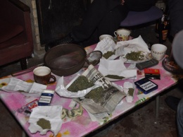 Полицейские изъяли дома у двух жителей Витовского района наркотики на сумму почти 300 тыс. гривен