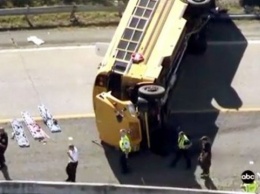 Авария школьного автобуса в США: десятки детей ранены