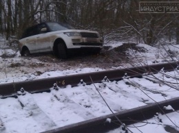 На границе с Россией угонщики бросили дорогущий «Range Rover»