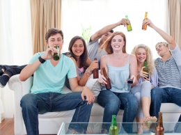 Ученые: Употребление алкоголя подростками негативно отображается на здоровье их детей