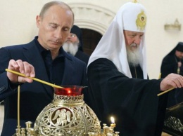 "А мог быть Мишей": отец патриарха Кирилла тайно крестил Путина