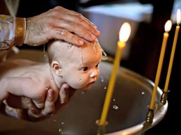 Крещение ребенка: традиции и приметы
