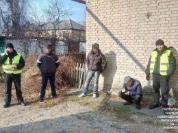 Северодонецкие полицейские задержали группу лиц со шприцом и неизвестной жидкостью
