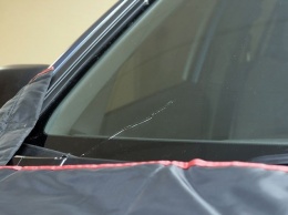 Как осуществить ремонт треснутого стекла автомобиля