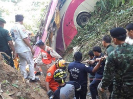 В Таиланде автобус с пенсионерами упал в овраг: погибли 18 человек, 20 ранены