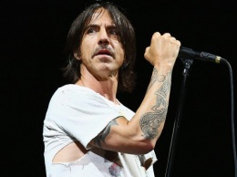Музыкант из Red Hot Chili Peppers не хочет иметь интимную связь с поклонницами