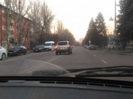 В Запорожье сильно пьяный водитель едва не сбил пешеходов и врезался в "Жигули"