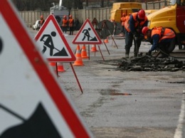 Идет ремонт дороги между Краматорском и Добропольем. Уже готовы 7 км