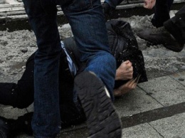 В центре Днепра полицейские подрались с хулиганами