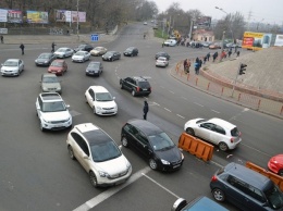 Первый день транспортного коллапса: в пробке на Пересыпи тянутся сотни машин