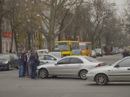 Авария в центре Одессы: в масштабную аварию попали дипломаты (ФОТО)