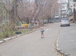 В Одессе пьяная мать оставила голого ребенка на холоде