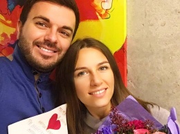 Ведущий шоу "Холостяк" подарил жене на день рождения семейный уикенд