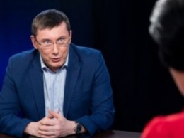 Отставку Яценюка и смену правительства уже осенью не исключает Луценко