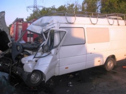 Смертельное ДТП: Под Одессой микроавтобус врезался в КамАЗ