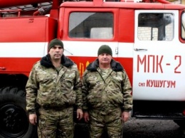 Запорожский пожарный вынес из огня человека, - ФОТО