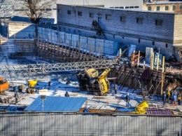 В Харькове на стройке упал башенный кран (ФОТО)