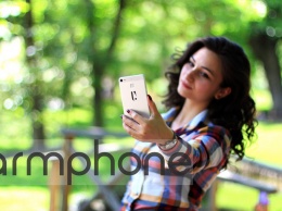 «Apple напрягся»: в России стартуют продажи первого армянского смартфона ArmPhone