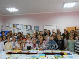 Школьники Бердянска приготовили для воинов АТО свои подарки