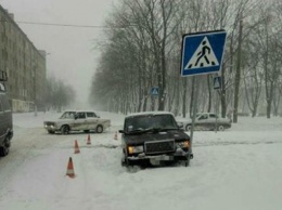 "Зебра" здесь не нужна: в Харькове ВАЗ сбил знак пешеходного перехода