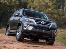 Внедорожник Toyota Fortuner вырос в размерах при смене поколений (ФОТО)