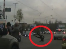 ДТП в Запорожье: машина "скорой помощи" сбила женщину. ВИДЕО