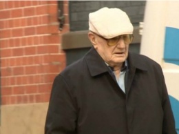 В Англии 101-летнего мужчину судят за разврат и содомию