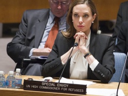 Анджелина Джоли планирует переехать в Лондон и занять высокий пост в ООН