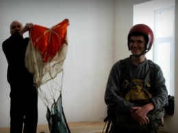 Где в Славянске бесплатно обучают парашютному мастерству (фото)