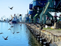 Николаевский морской порт назвал себя лидером по перевалке зерновых и масла