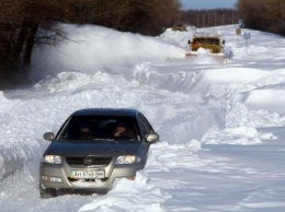 В Донецкой области почти 200 автомобилей попали в снежные заносы