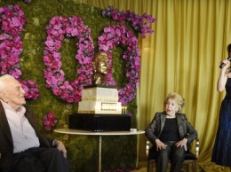 Кирк Дуглас отметил свое 100-летие роскошной вечеринкой