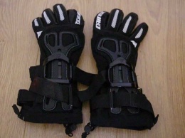 Перчатки для зимнего спорта D-Impact от Dainese