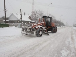 В Сумах борются со снегом: город чистят более 30 единиц снегоуборочной техники