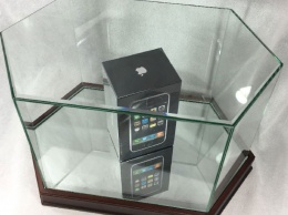 На eBay выставили запечатанный iPhone первого поколения за 1,2 млн рублей