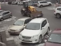 ДТП в Днепропетровске: трактор без тормозов на полной скорости врезался в легковушки