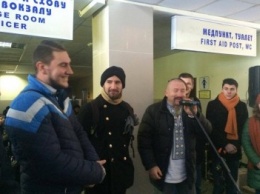 В Мариуполе встретили пассажиров уникального поезда, объединяющего Украину (ФОТО, ВИДЕО)