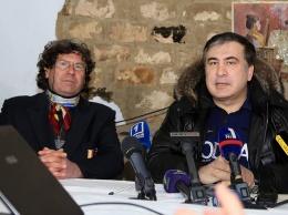 Саакашвили - Лакарену: сначала посадим 25 тысяч чиновников, а потом посадим вам новые виноградники