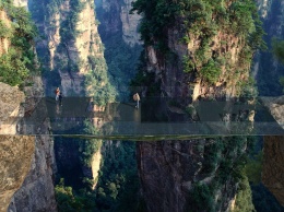 Концептуальные стеклянные мосты и конструкции для туристов построят в горах Китая