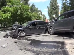 ДТП в Мариуполе: Mitsubishi Lancer протаранил Daewoo Sens и Hyundai. видео