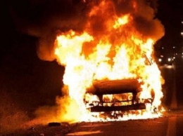 Возле райотдела на Ивано-Франковщине сожгли машины милиции