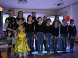 Краматорские правоохранители поздравили детей из Центра социальной реабилитации с праздником Святого Николая