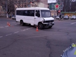 В Одессе произошло ДТП с участием маршрутки, есть пострадавшие
