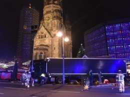 Теракт в Берлине: подробности наезда грузовика на толпу людей