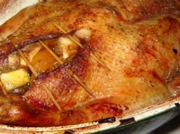 Запеченная утка с яблоками, апельсинами и тимьяном: блюдо № 1 на праздничном столе!